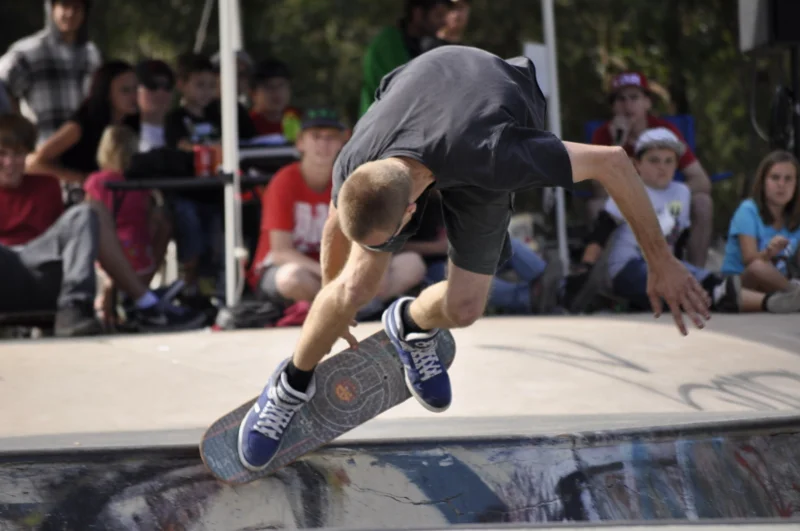 He comes up out of the bowl and the crowd is right there, watching. The proximity between skater and audience at these events is unlike anything at larger venues.